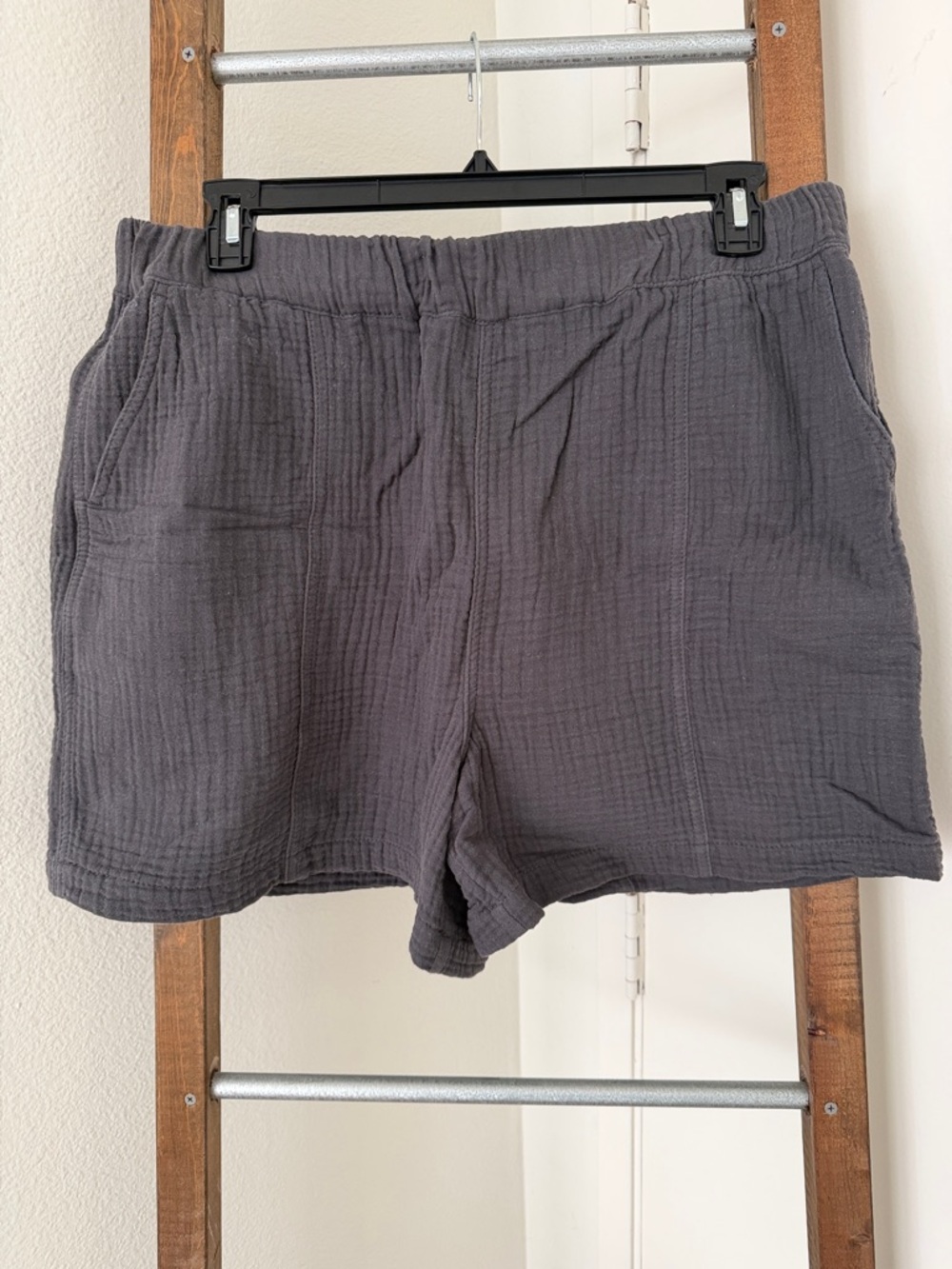 Madewell Charcoal Gray Textured Elastic-Waist Athletic Shorts